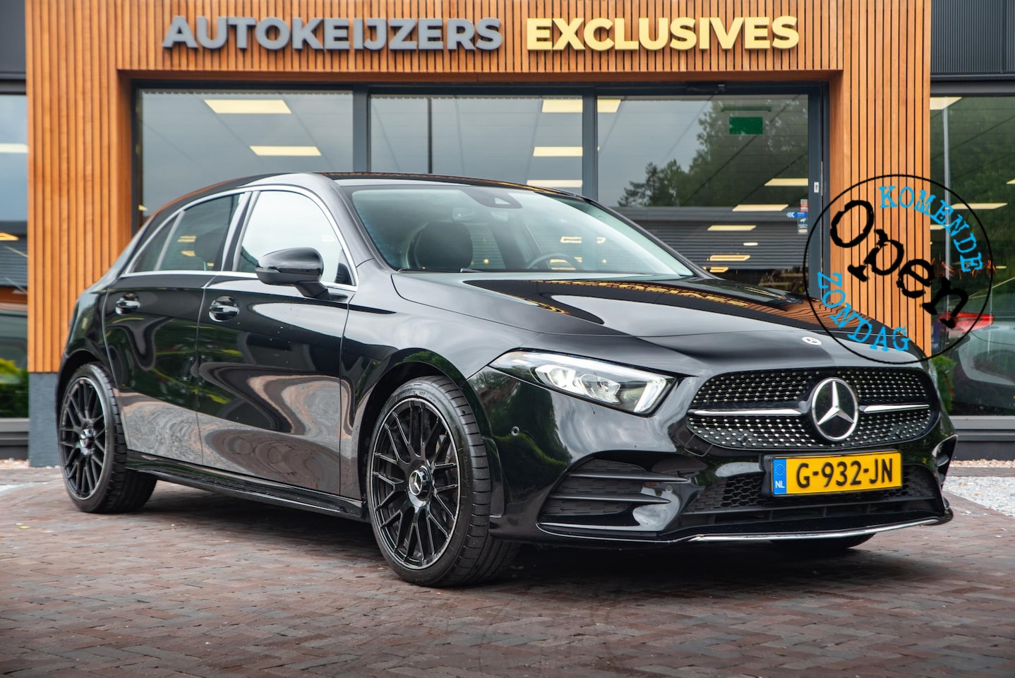 Mercedes-Benz A-klasse - 180 Business Solution AMG Ambient Cruise Navigatie Camera Sportstoelen Leer LED 19" LMV - AutoWereld.nl