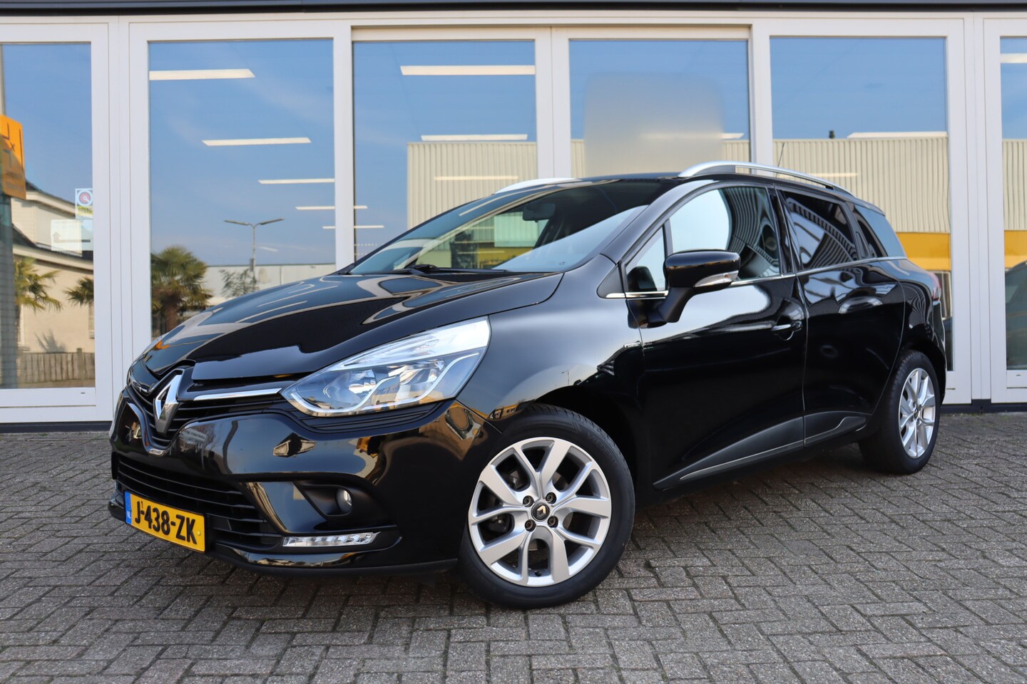 Renault Clio Estate - 0.9 TCe Limited 0.9 TCe Limited, Cruise Control, Airco, PDC A, Prijs Is Rijklaar Inclusief 6 Maanden Garan - AutoWereld.nl