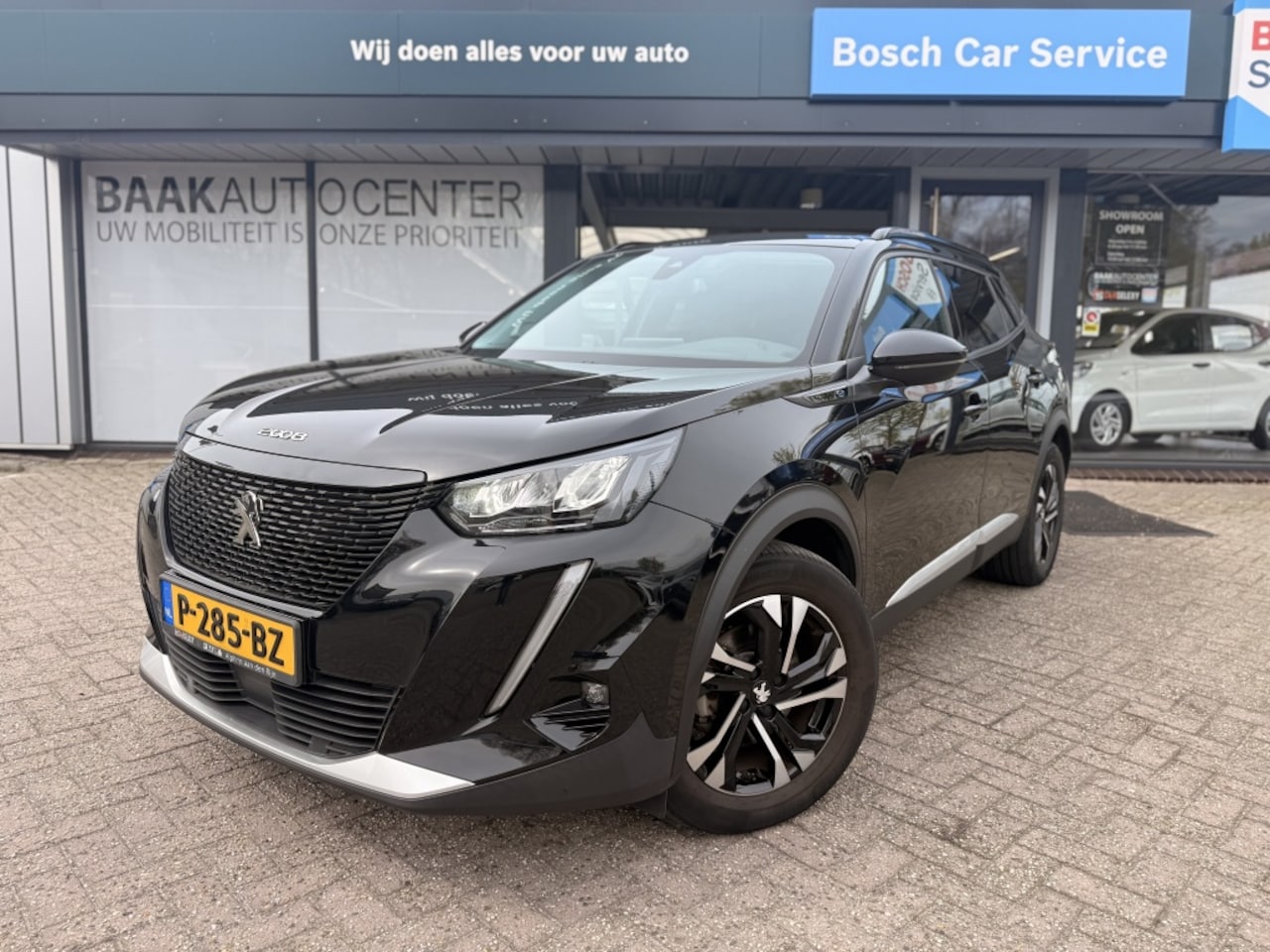 Peugeot e-2008 - EV Allure Pack 50 kWh - AutoWereld.nl