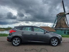 Ford Focus - 1.0 Titanium. SYNC AUDIO/NAV SYSTEEM, CLIMATE EN CRUISE CONROLE