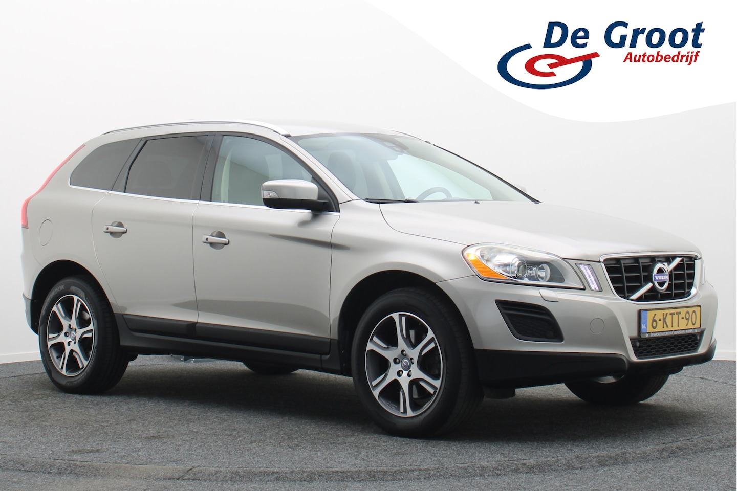 Volvo XC60 - 2.0 T5 Ocean Race Leer, Keyless, Xenon, Trekhaak, PDC, 18" - AutoWereld.nl