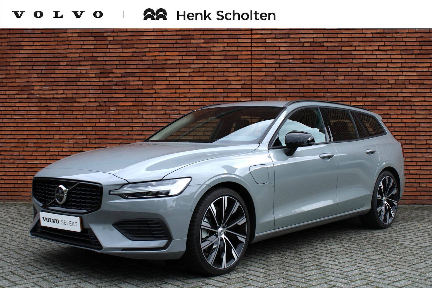 Volvo V60 - T6 Plug-in hybrid AWD Core Business Edition | Keyless Entry  | Elektrisch Bedienbare Achte - AutoWereld.nl