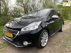 Peugeot 208 - 1.2 PureTech Style Pack/Navi/Trekhaak/P sensor/Cruise