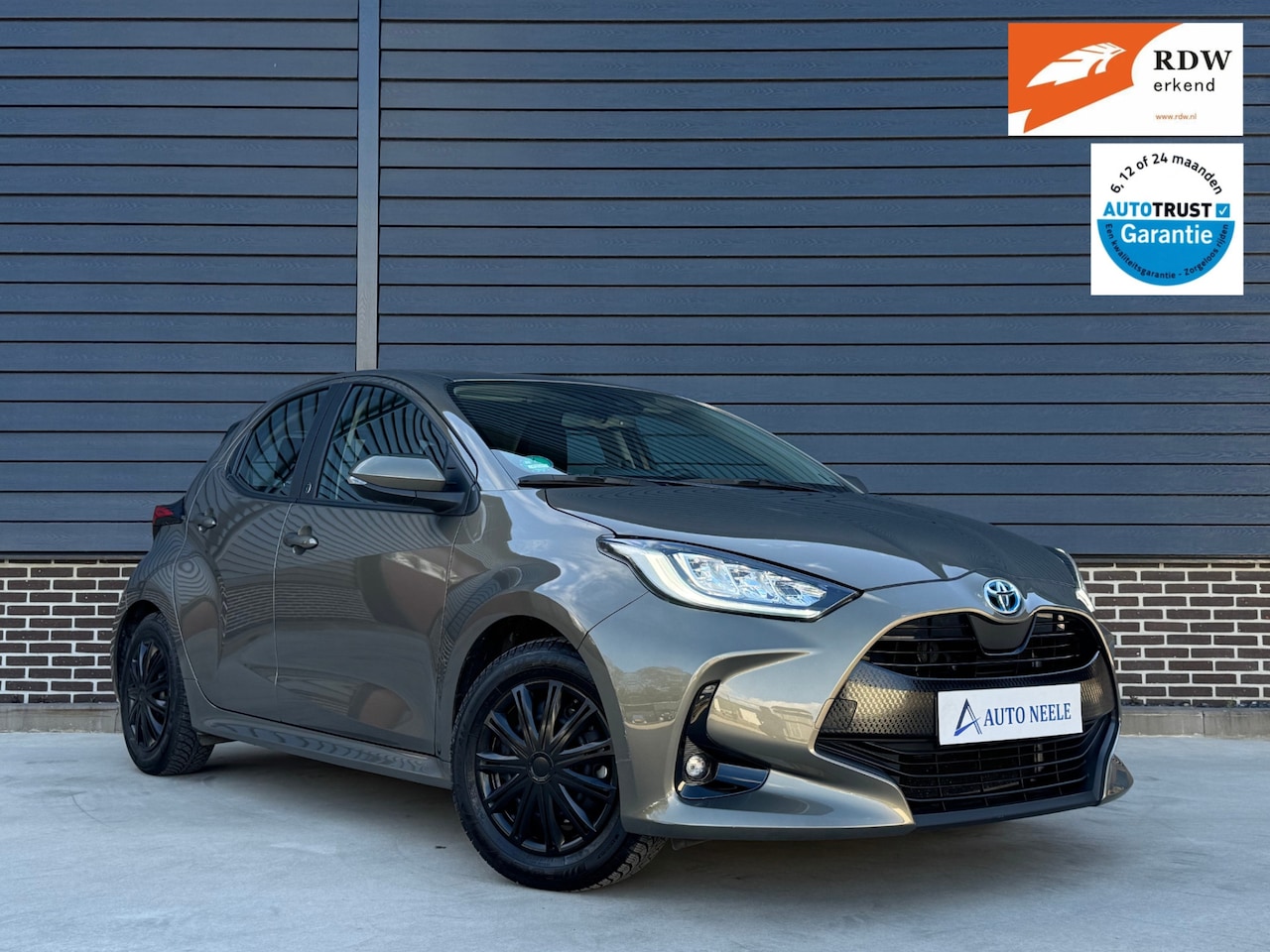 Toyota Yaris - 1.5 Hybrid Dynamic Stoelverw, Trekhaak, Keyless, LED - AutoWereld.nl