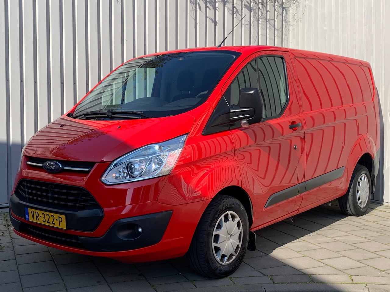 Ford Transit Custom - 270 2.2 TDCI L1H1 Trend|Navigatie|3 Persoons|Airco| - AutoWereld.nl