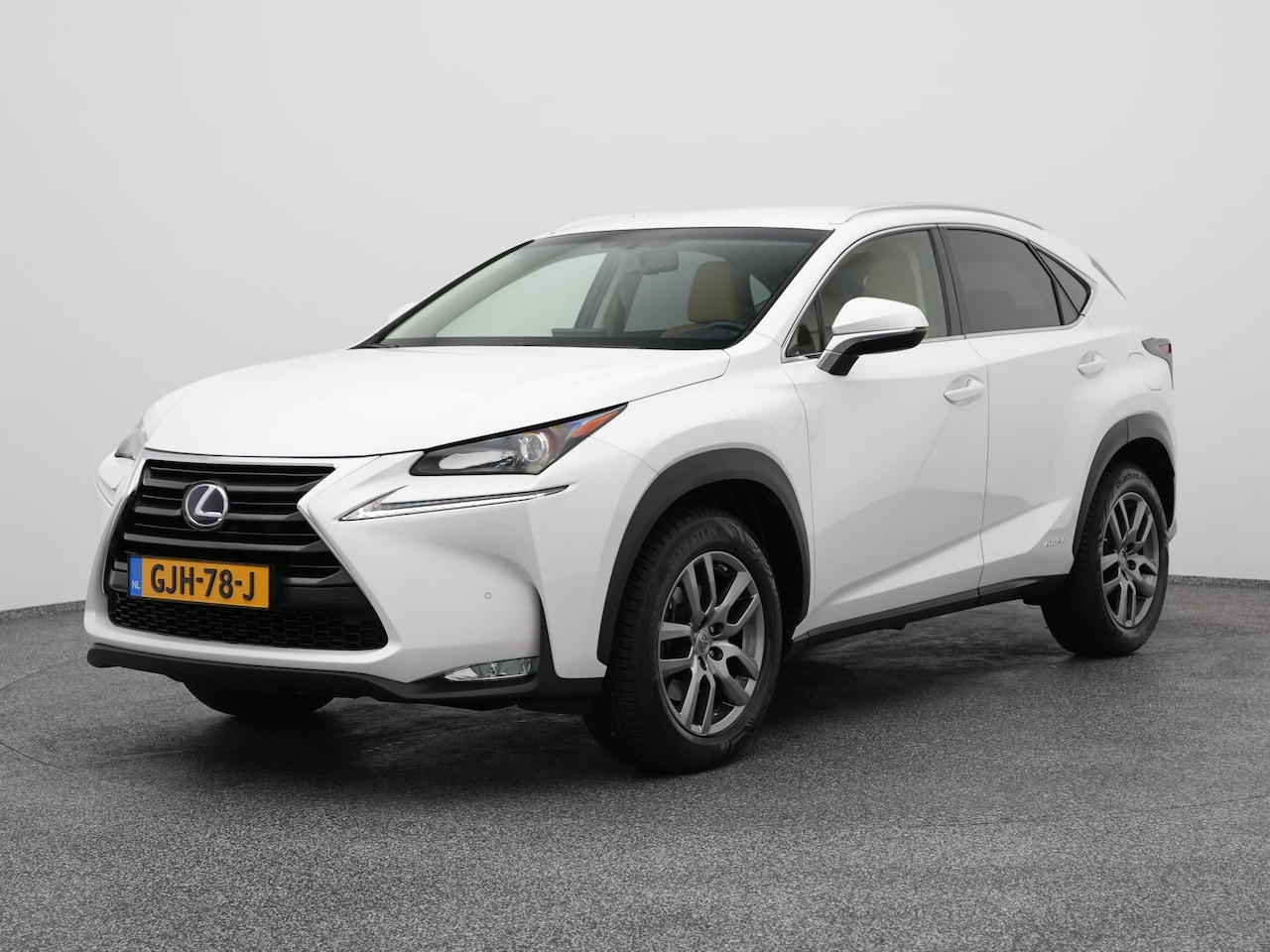 Lexus NX - 300h AWD Business Line | CAMERA | TREKHAAK - AutoWereld.nl