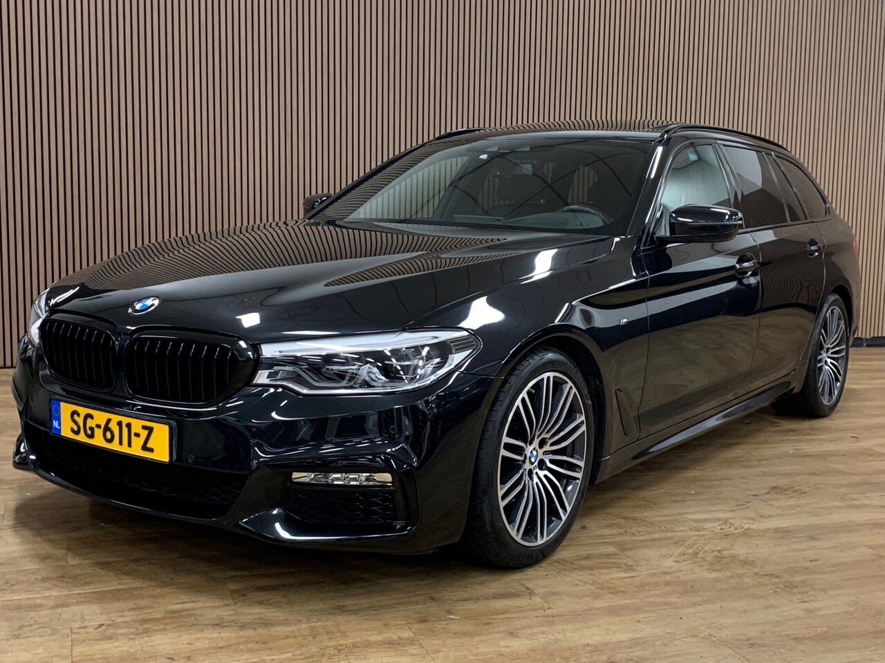 BMW 5-serie Touring - 520i High Executive|HeadUp Display|Open/Panoramadak| - AutoWereld.nl