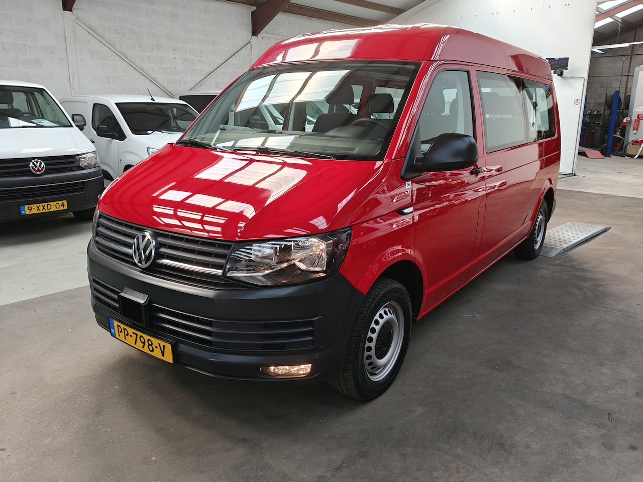 Volkswagen Transporter Kombi - 2.0 TDI L2H2 PERSONENBUS AUTOM INCL BTW - AutoWereld.nl