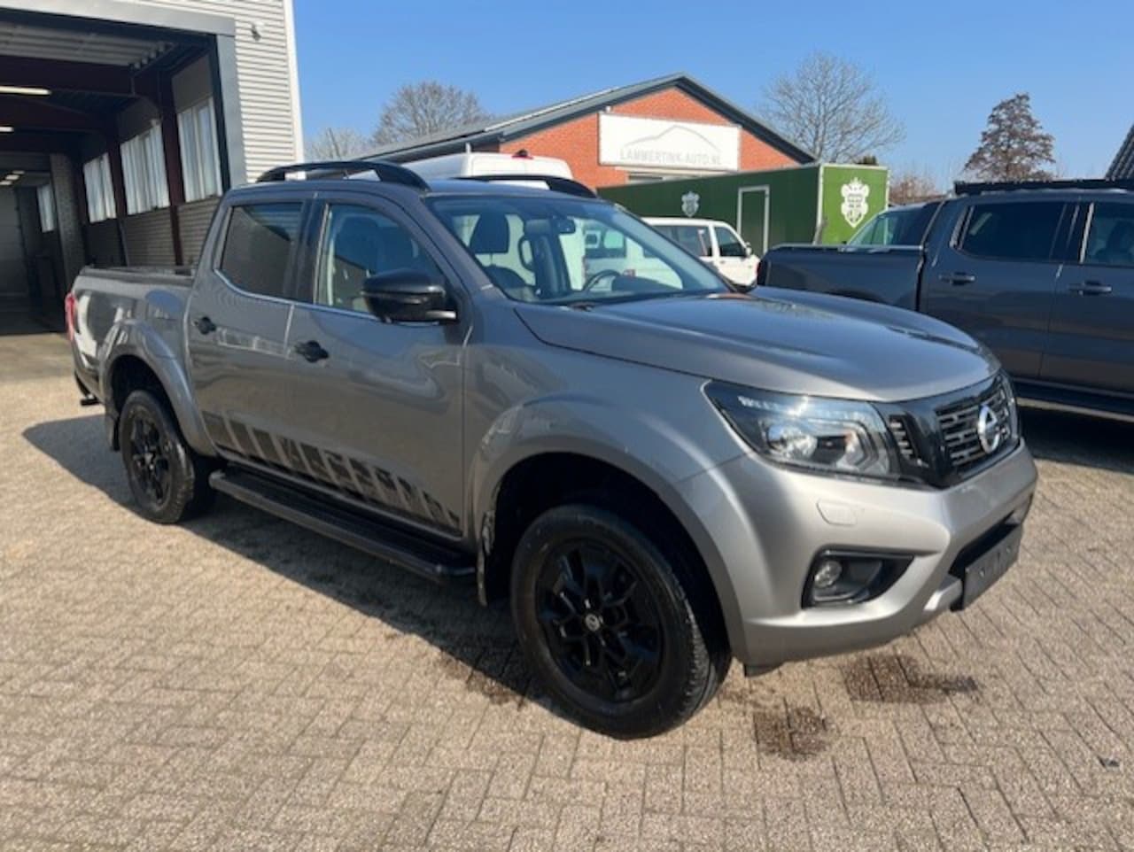 Nissan Navara - 2.3 dCi 140KW Double Cab 5P AUTOM. KLIMA NAVI CAM EURO6 - AutoWereld.nl