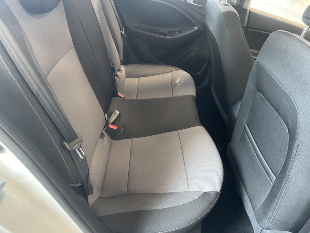 Hyundai i20 - 1.0 T-GDI Comfort + NAVI*RIJKLAARPRIJS*