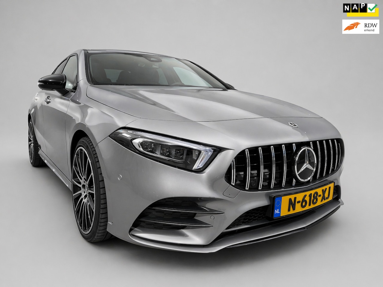 Mercedes-Benz A-klasse - 180 Business Solution AMG - Panoramadak - Ambiant Light - Virtual Dashboard - Camera - Mem - AutoWereld.nl