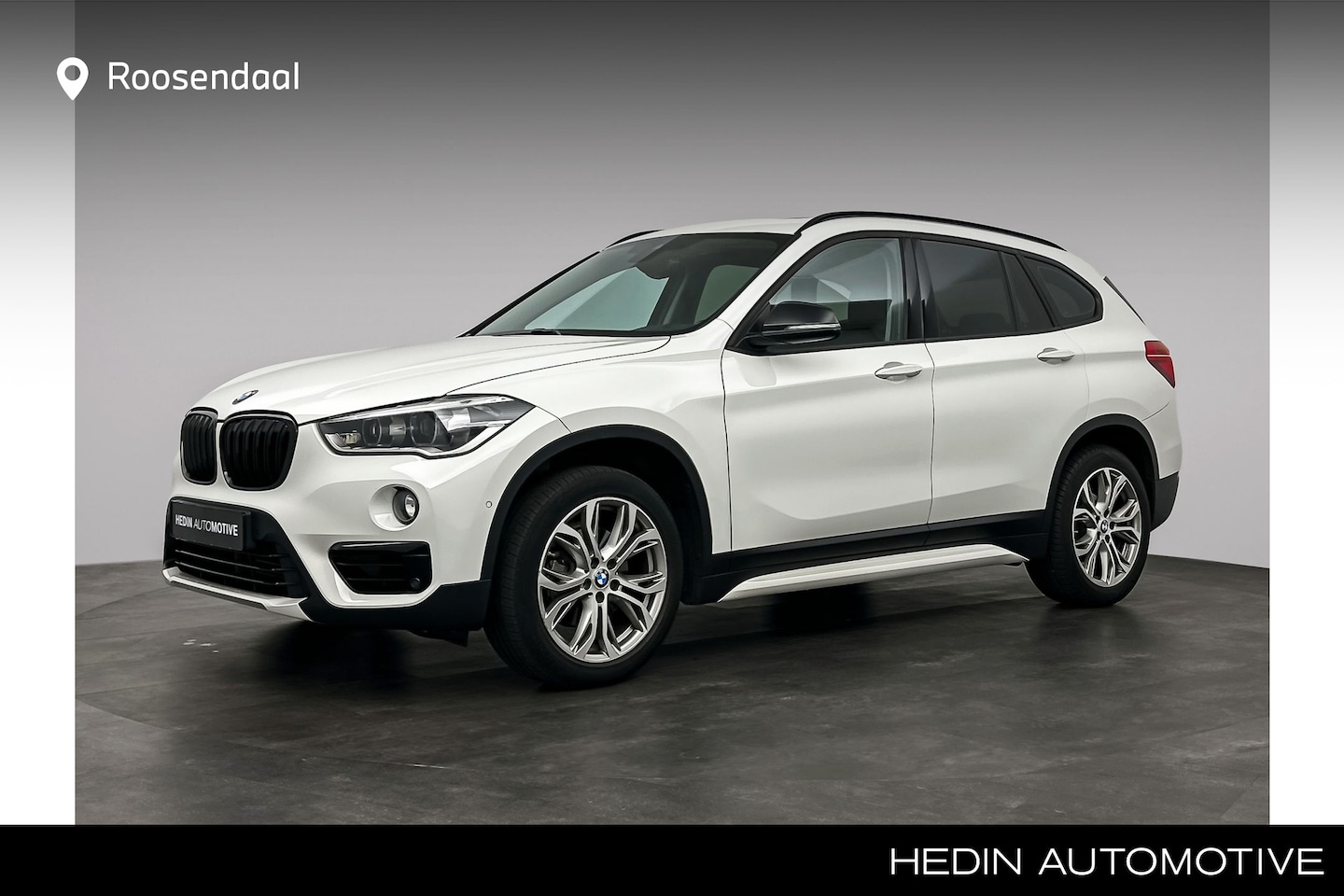 BMW X1 - sDrive18i High Executive | Head up | Trekhaak | Panoramadak | Sportstoelen | - AutoWereld.nl
