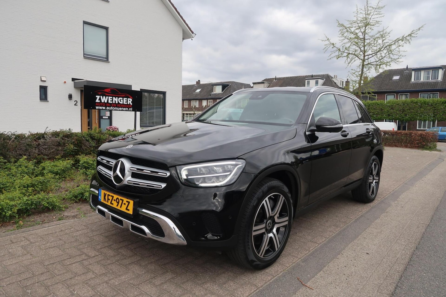 Mercedes-Benz GLC-klasse - 300e 4MATIC BTW|TREKHAAK|360CAMERA|CARPLAY|NAVIGATIE|SFEERVERLICHTING|DEALER ONDERHOUDEN - AutoWereld.nl
