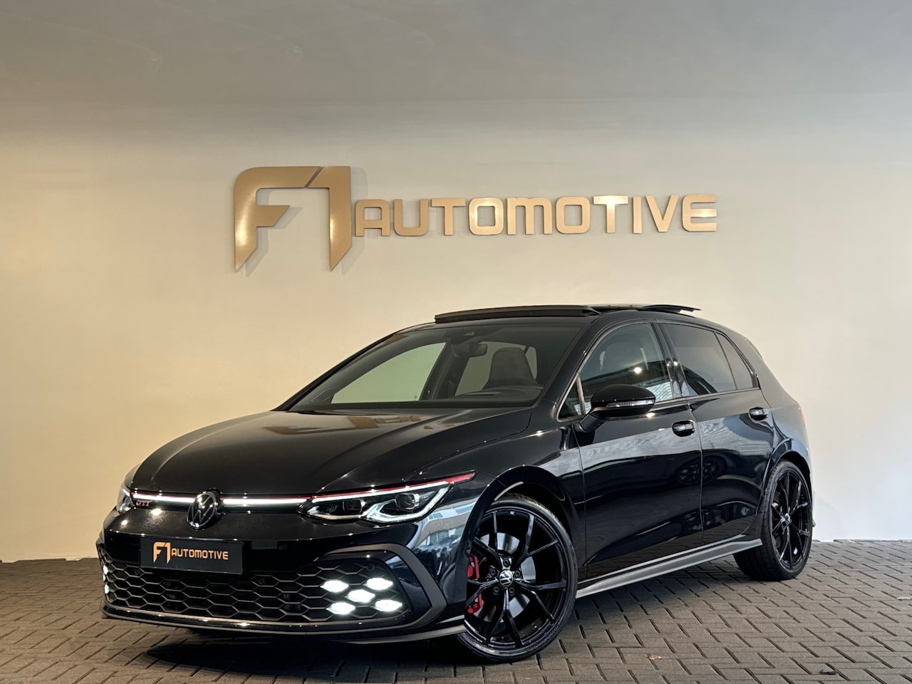 Volkswagen Golf - 2.0 TSI GTI Pano|HuD|H/K|Keyless|Camera|Sfeer - AutoWereld.nl