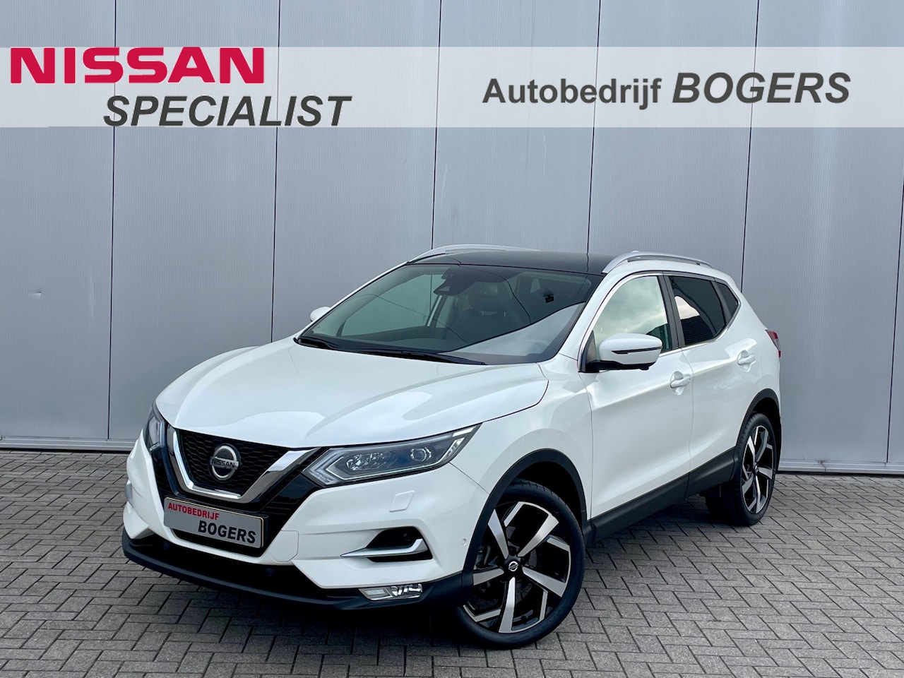 Nissan Qashqai - 1.3 DIG-T 140 Pk Tekna Navigatie, Panoramadak, Half Leder, 19"Lm, Trekhaak, Climate Contro - AutoWereld.nl