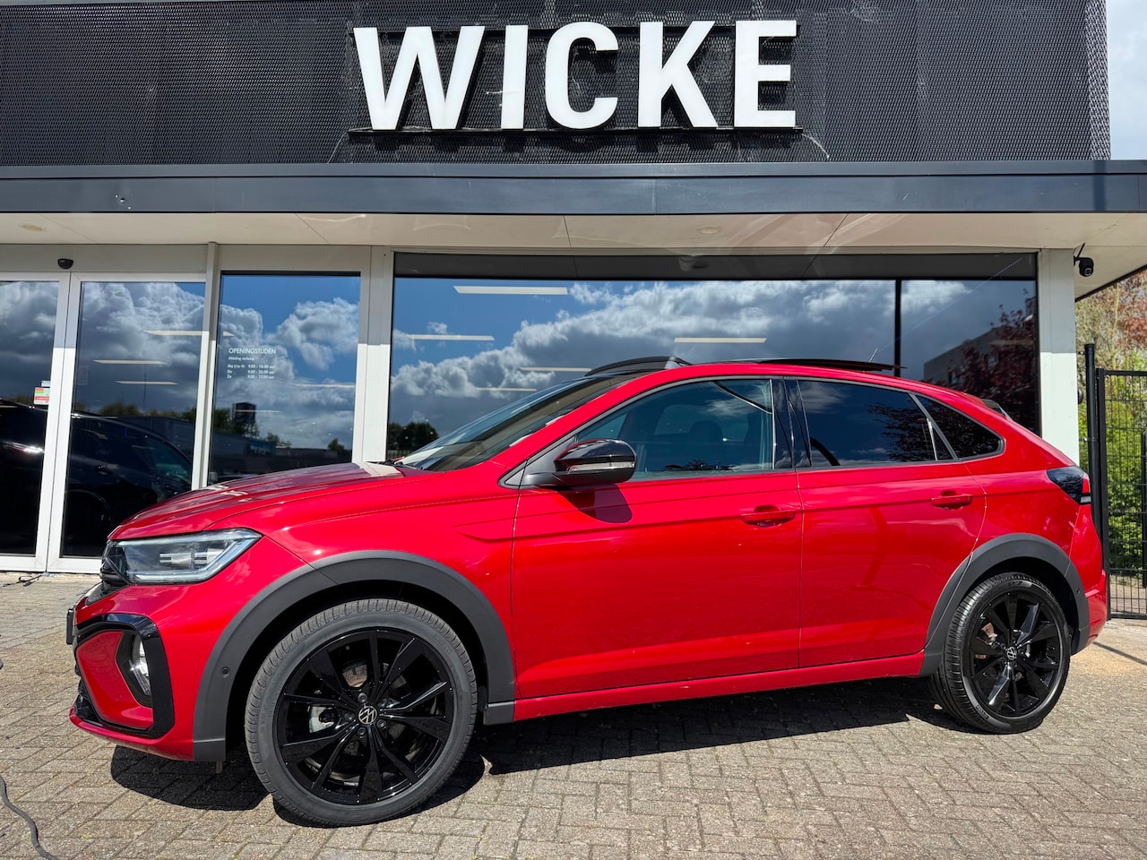 Volkswagen Taigo - 1.0 TSI 3X R-Line DSG Panorama Camera Leder - AutoWereld.nl