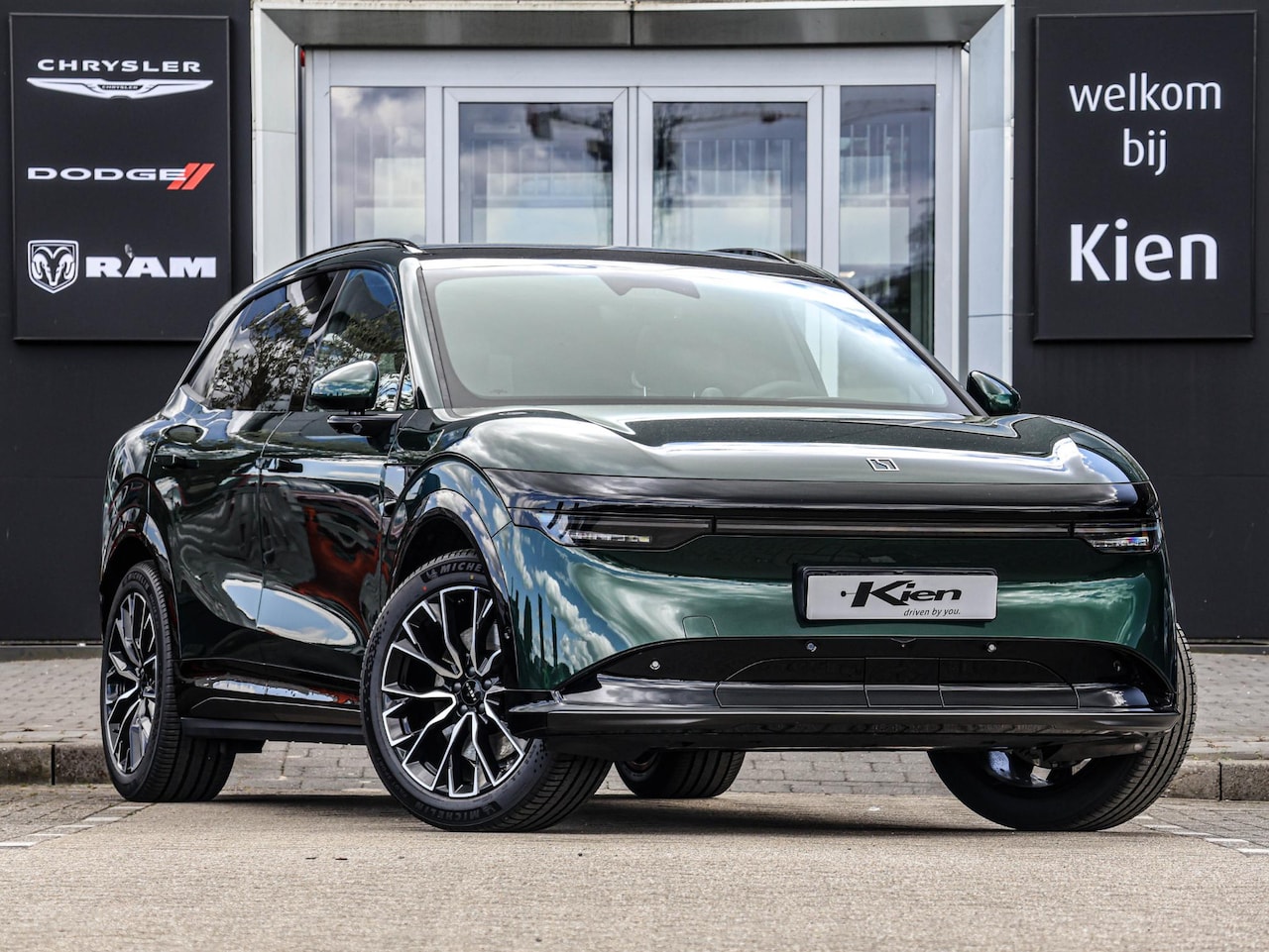 ZEEKR 7X - Long Range 100 kWh 615 km actieradius | 10-80% in 16 min | tot 480KW snelladen | Pano-dak - AutoWereld.nl