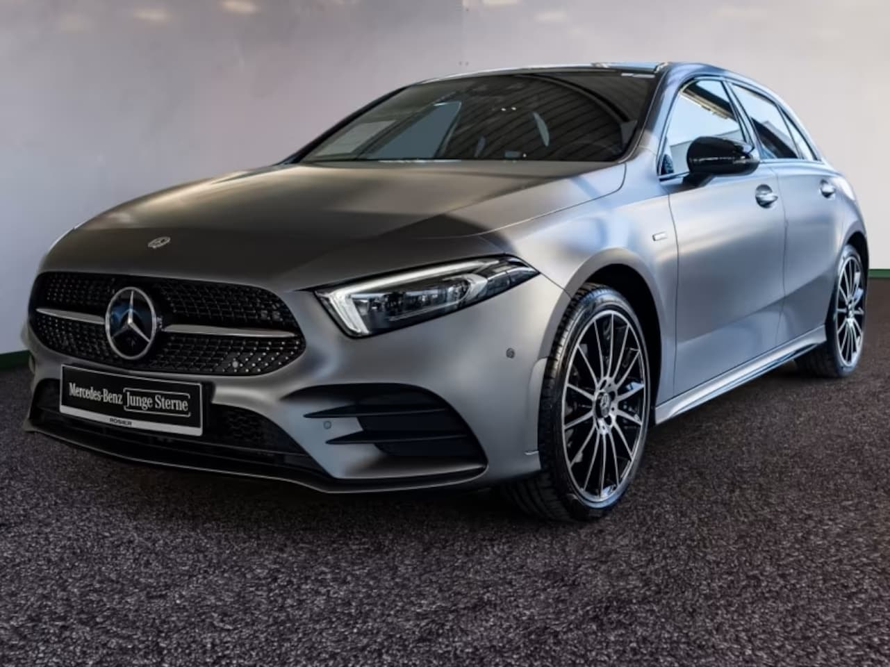 Mercedes-Benz A-klasse - 250e AMG MAGNO ** TREKH, DISTR, PANORAMA, HuD, 2-Zone CLIMA, 19-inch LMV,  ** 1e EIG - UNF - AutoWereld.nl