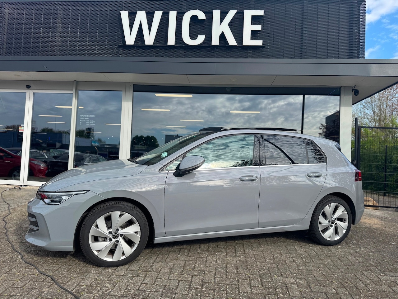 Volkswagen Golf - 1.5 eTSI DSG Panorama Camera facelift HUD Memory - AutoWereld.nl