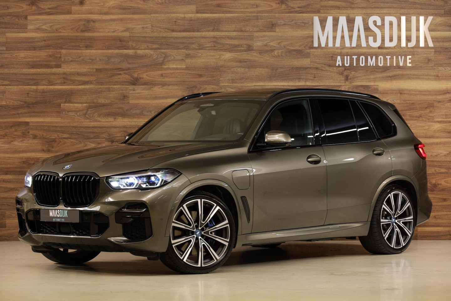 BMW X5 - xDrive45e M-Sport|Individual|Massage|Schermen|Skylounge| - AutoWereld.nl