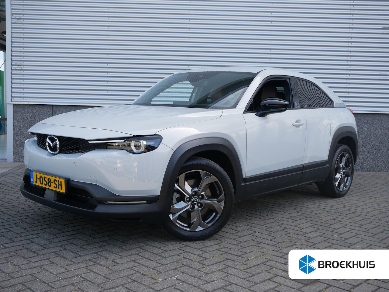 Mazda MX-30 - e-SkyActiv 145 First Edition 36 kWh | Achteruitrijcamera | Navigatiesysteem | Parkeersenso - AutoWereld.nl