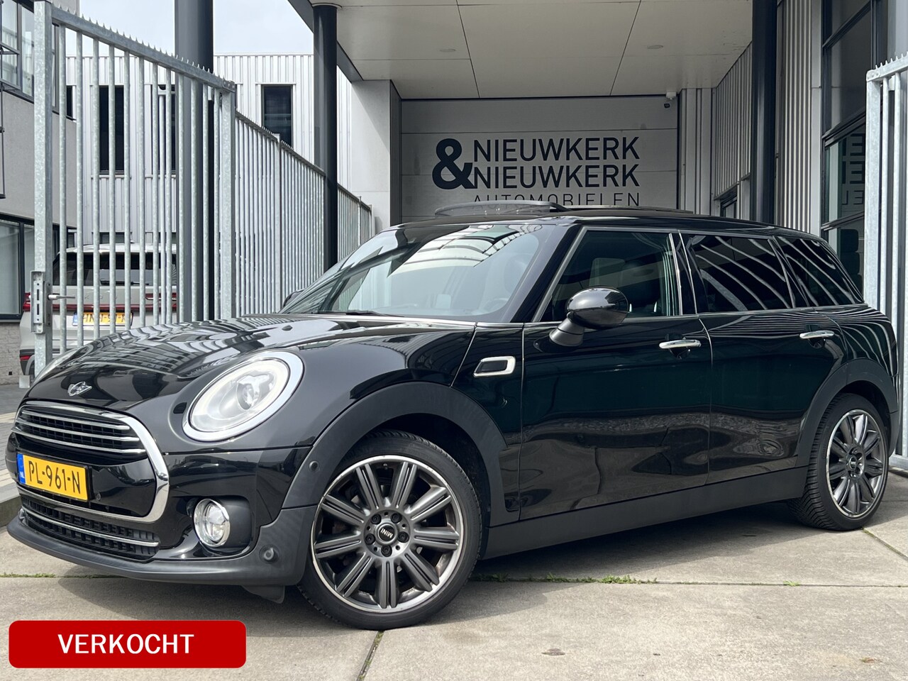 MINI Clubman - Mini 1.5 Cooper Chili | AUTOMAAT | LEDER | SCHUIF/KANTELDAK | CARPLAY/ANDROID | HARMAN/KAR - AutoWereld.nl