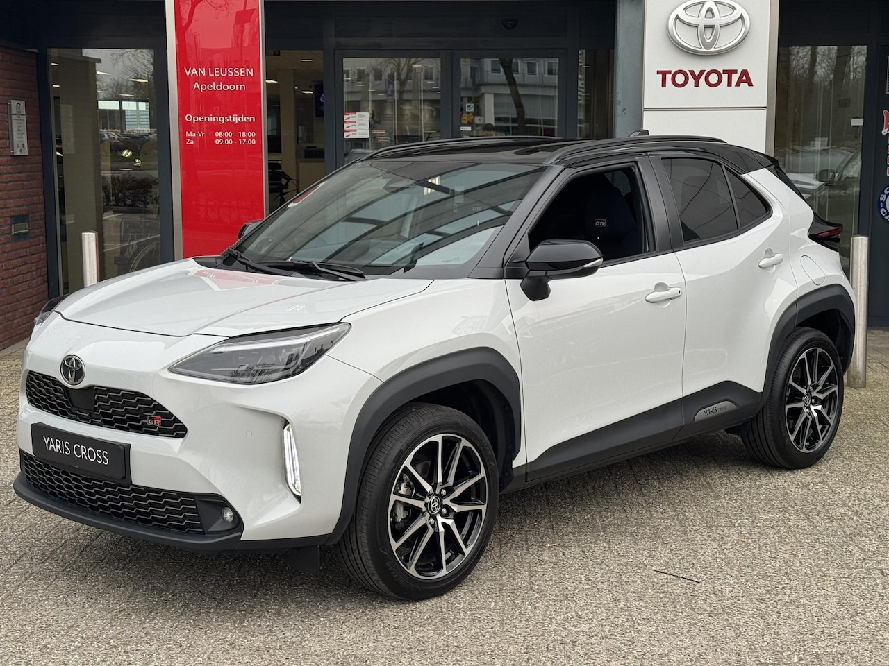 Toyota Yaris Cross - 1.5 HYBRID 130 GR-SPORT HEAD-UP JBL-AUDIO 18'' LM-VELGEN PARK-SENSOREN BLIND SPOT KEYLESS - AutoWereld.nl