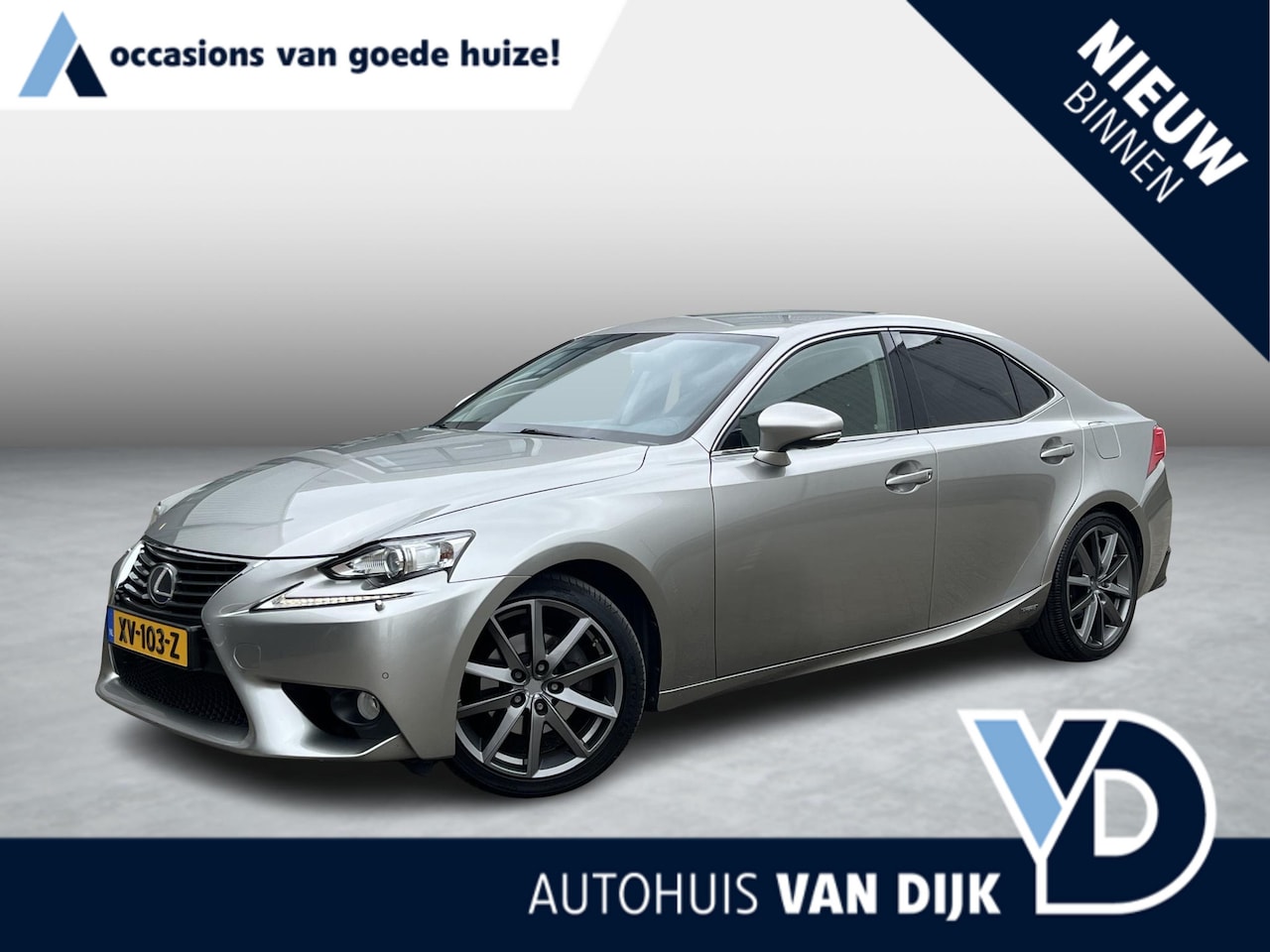 Lexus IS - 300h First Edition | Navi/Clima/Cruise/18"/Camera/Privacy Glass - AutoWereld.nl