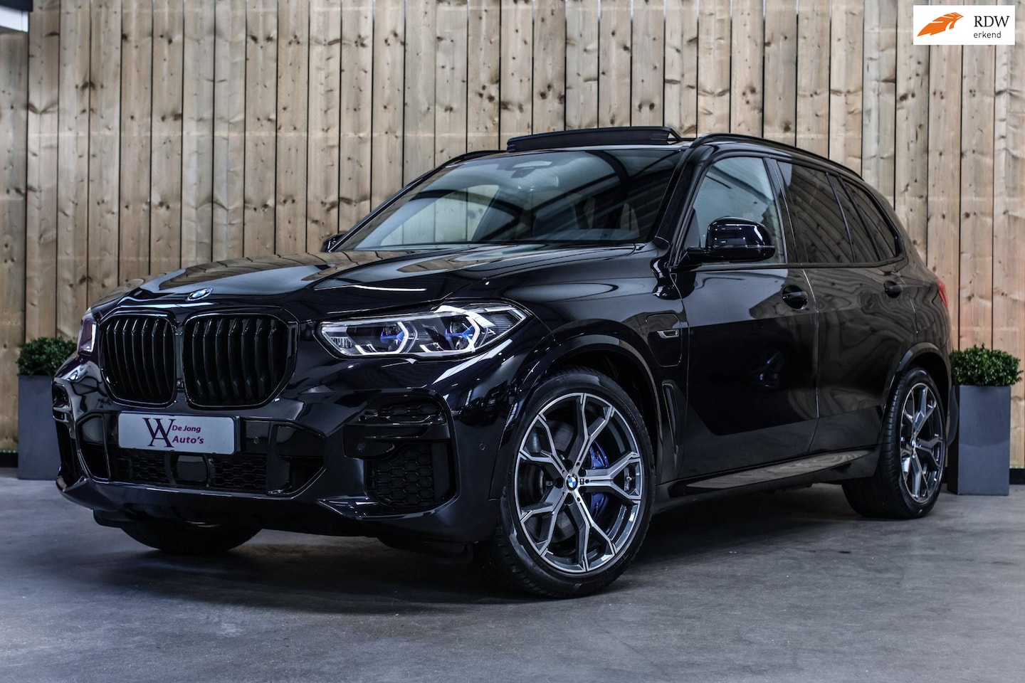 BMW X5 - XDrive45e M-Sport *Pano*H/K*4-Wiel besturing*Trekhaak*Head-Up* - AutoWereld.nl