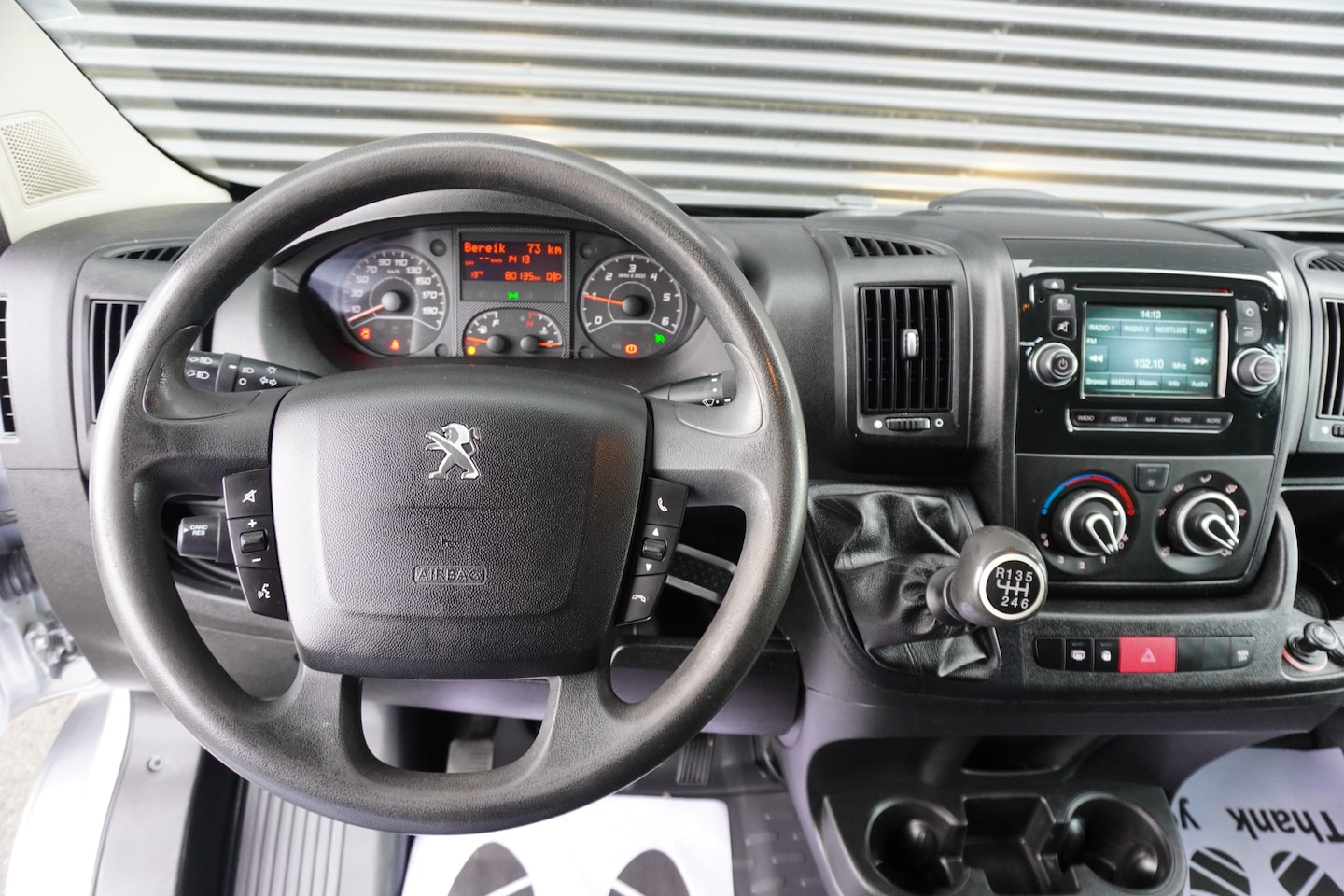 Peugeot Boxer - 164pk L3H2 Airco Navigatie Cruise control Trekhaak Euro6 Parkeersensoren - AutoWereld.nl