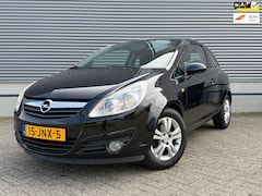Opel Corsa - 1.4-16V White Edition