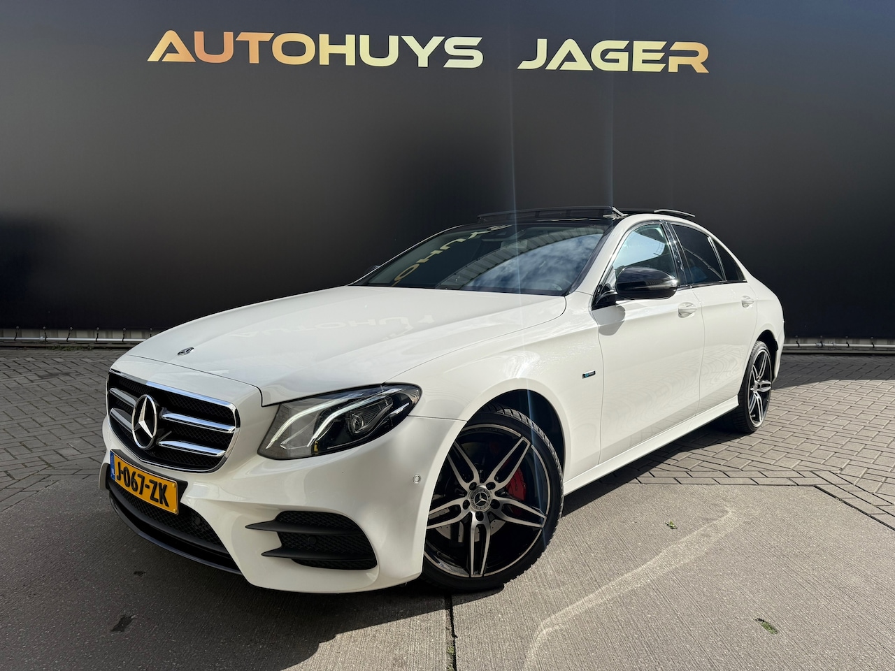 Mercedes-Benz E-klasse - 350 e Business Solution AMG Pano Trekhaak Sfeer Camera Stoelverwarming - AutoWereld.nl