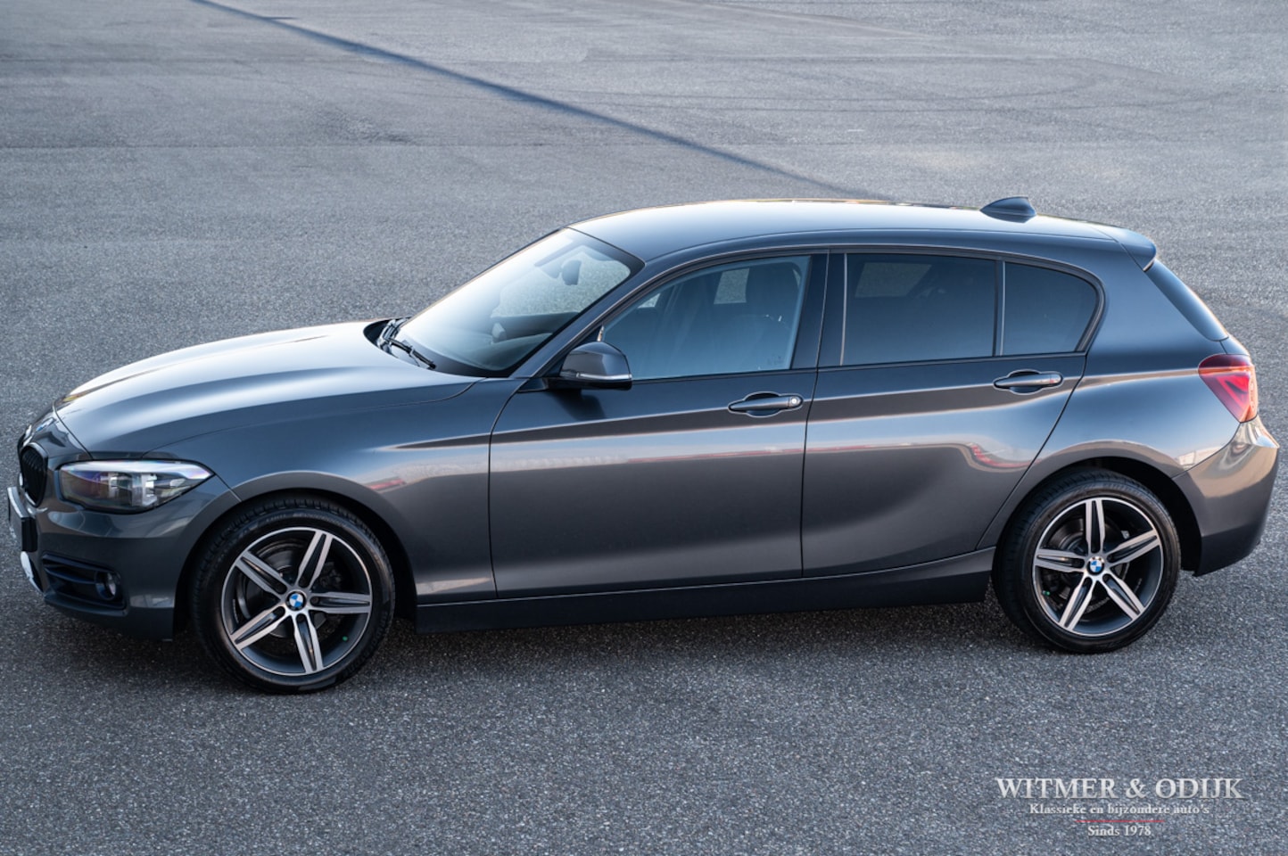 BMW 1-serie - 118i Sportstoelen, M-stuur, NL-auto - AutoWereld.nl