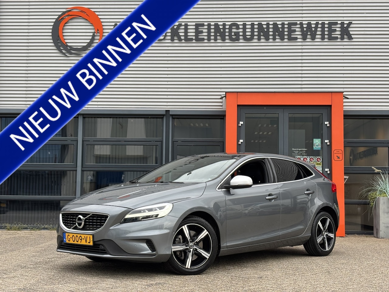Volvo V40 - 1.5 T3 Polar+ R-Design Sport / NL Auto / Navi / Camera / Stoelverwarming / Panoramadak / - AutoWereld.nl