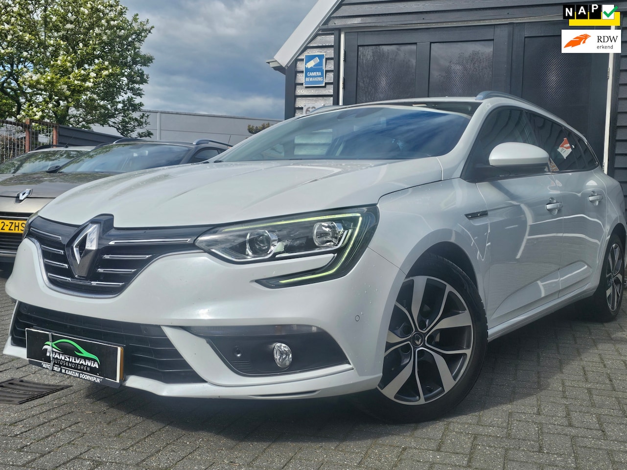 Renault Mégane - 1.5 dCi Bose/stoelmassage/achteruitcamera/ambient verlichting - AutoWereld.nl