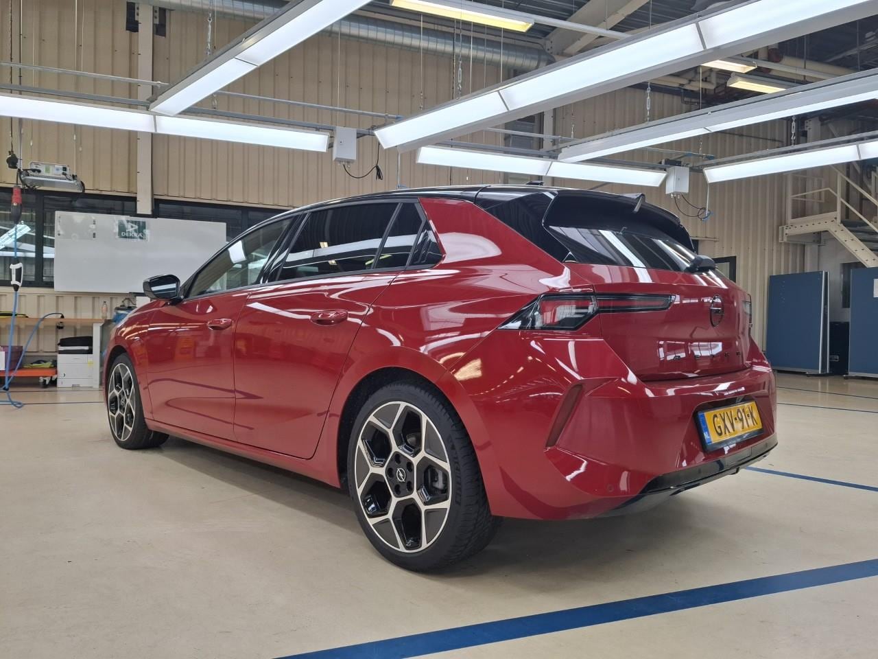 Opel Astra - 1.2 Turbo Hybrid Ultimate | Schuif-/Kanteldak | Alcantara | Stoel/Stuurverwarming | HUD | - AutoWereld.nl