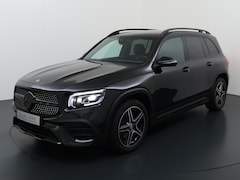 Mercedes-Benz GLB - 180 AMG // Nightpakket // Sfeerverlichting // 19" AMG Velgen // Camera // Elek. Achterklep
