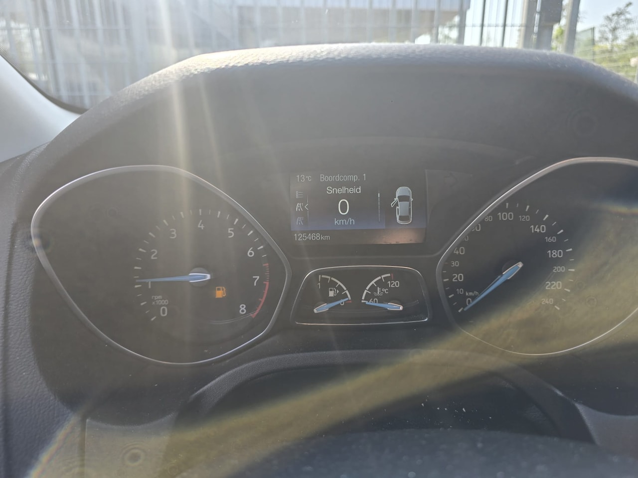 Ford Focus Wagon - 1.0 Titanium Edition - AutoWereld.nl