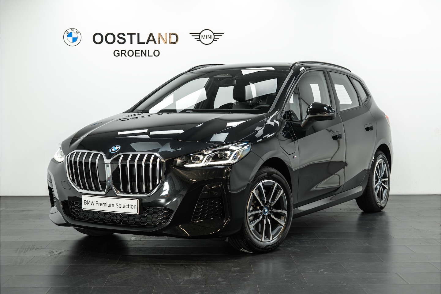 BMW 2-serie Active Tourer - 230e xDrive High Executive M Sport Automaat / Panoramadak / Trekhaak / Sportstoelen / Head - AutoWereld.nl