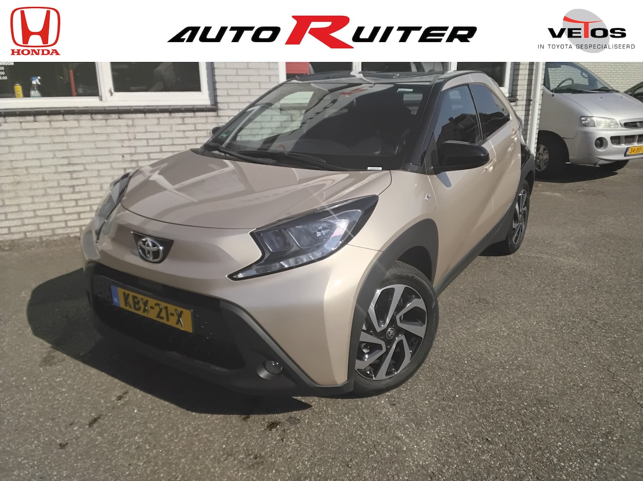 Toyota Aygo X - 1.0 VVT-i MT Pulse Bi Tone android/apple car play camera - AutoWereld.nl