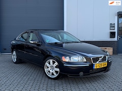 Volvo S60 - 2.5T AWD | 5 Cilinder | Automaat | Leer | Multimedia pakket | Stoelverwaming | Elektisch b