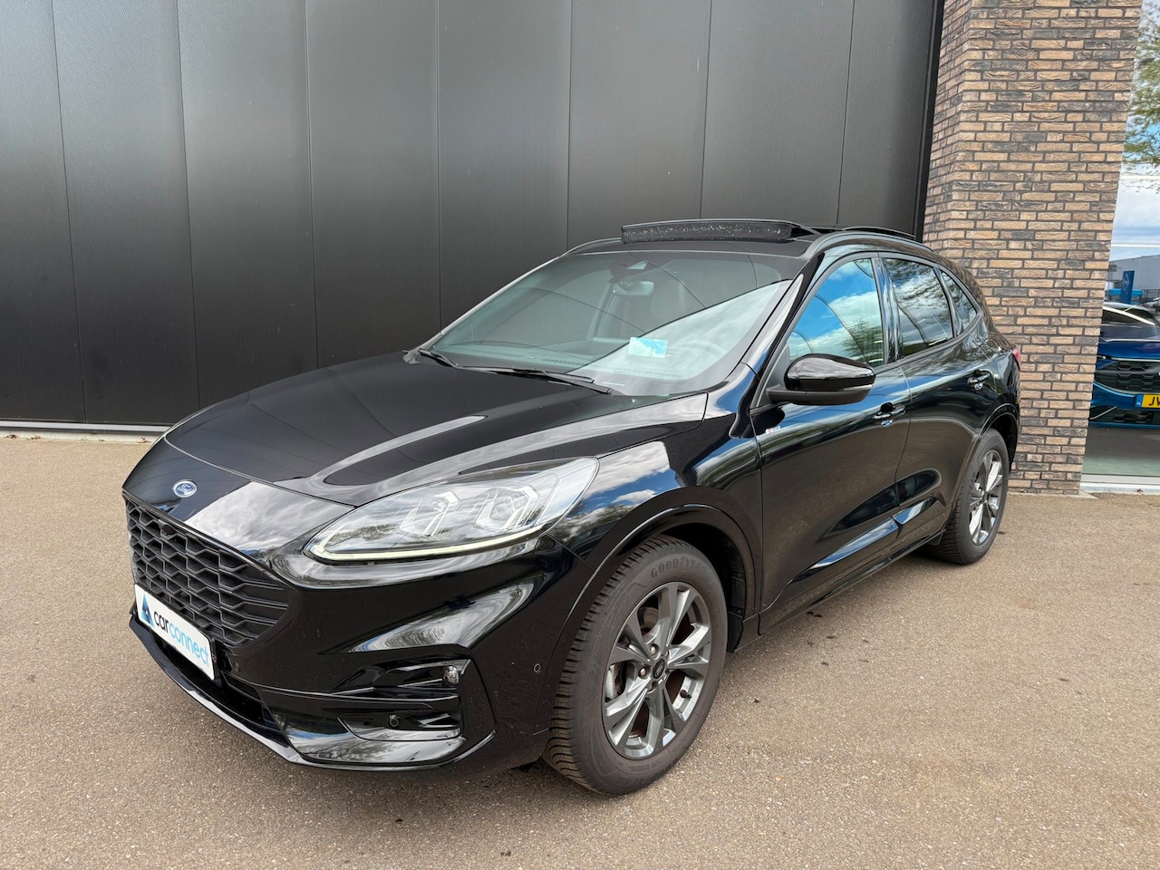 Ford Kuga - 1.5 Eco 150pk ST-Line X Panorama, Navi, Trekhaak, Camera's BOMVOL!! - AutoWereld.nl