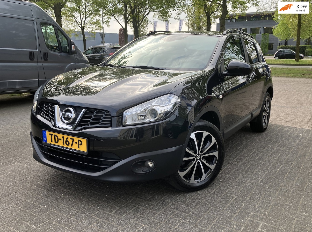 Nissan Qashqai - 1.6 360 Navigatie Camera rondom L.m Velgen - AutoWereld.nl