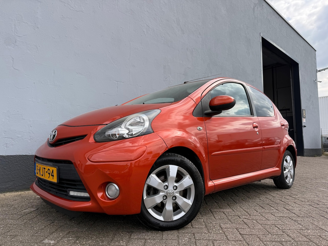 Toyota Aygo - 1.0 VVT-i Dynamic Orange 5-Deurs - Airco - AutoWereld.nl