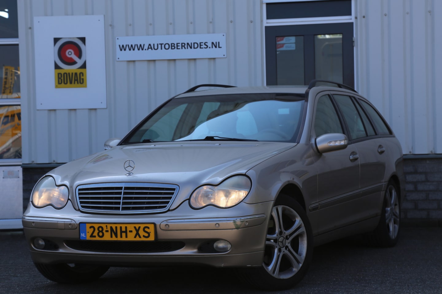 Mercedes-Benz C-klasse Combi - 240 Elegance 6 Cilinder Automaat*Youngtimer*NL-Auto*Leder/Trekhaak/Climate-Control/Cruise- - AutoWereld.nl