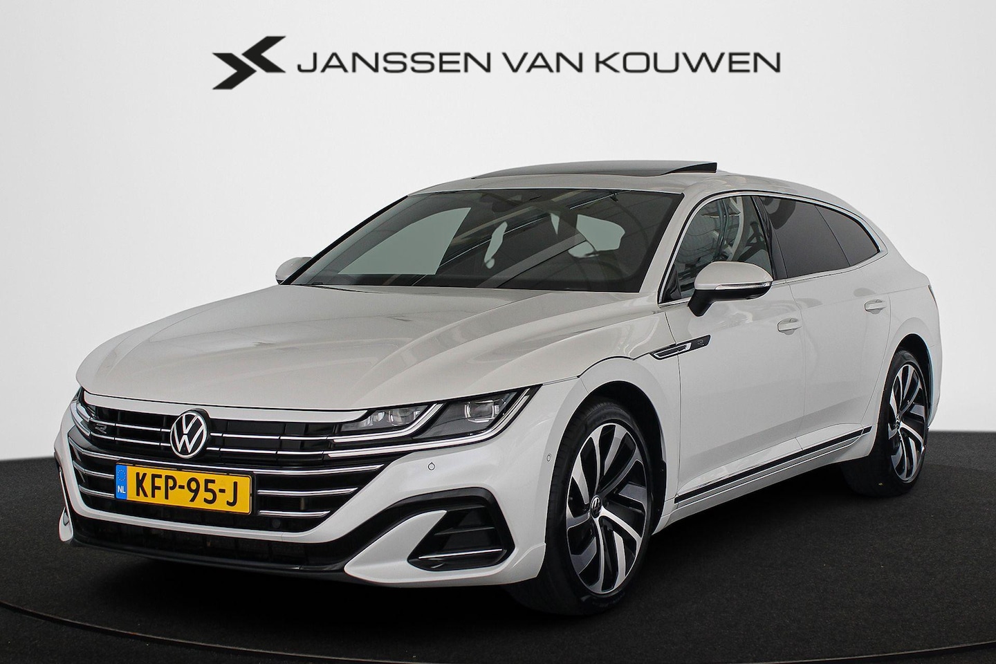 Volkswagen Arteon Shooting Brake - 1.4 TSI eHybrid R-Line Business+ Leder Pano Trekhaal 360-Camera Head-Up SOH 99% - AutoWereld.nl
