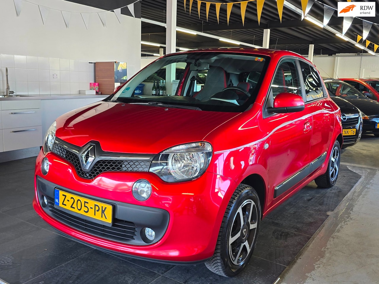 Renault Twingo - 1.0 SCe Intens/CRUISE/AIRCO/NAVI/ - AutoWereld.nl