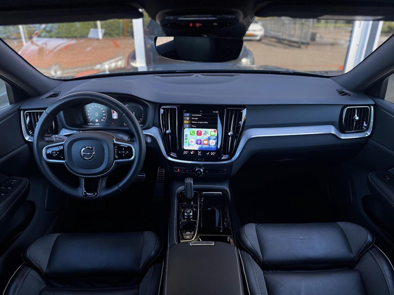 Volvo V60 - 2.0T6 Recharge AWD R-Design|350PK|ACC|Trekha|Carpl - AutoWereld.nl