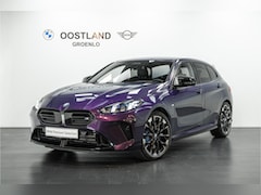 BMW 1-serie - M135 xDrive High Executive Automaat / Sportstoelen / Adaptieve LED / M Adaptief onderstel