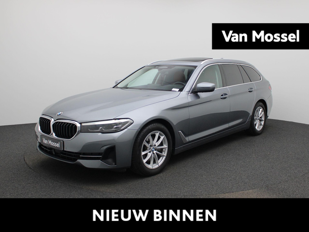 BMW 5-serie Touring - 520d Aut. (140 kW) AUTOMAAT | PANORAMADAK | HARMAN KARDON | ADAPTIEVE CRUISE | LEDER | HEA - AutoWereld.nl